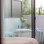 Gaia Elegant With Patio By Lovelystay