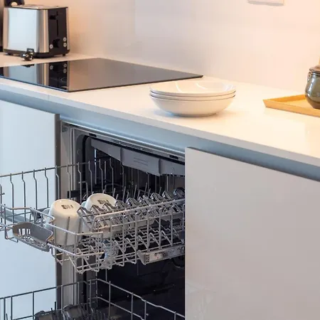 Gaia Elegant With Patio By Lovelystay Lägenhet *