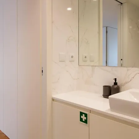 Gaia Elegant With Patio By Lovelystay Lägenhet Oporto