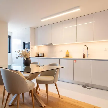 Gaia Elegant With Patio By Lovelystay *