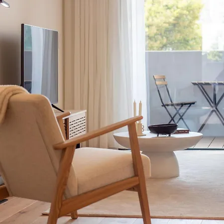 Gaia Elegant With Patio By Lovelystay