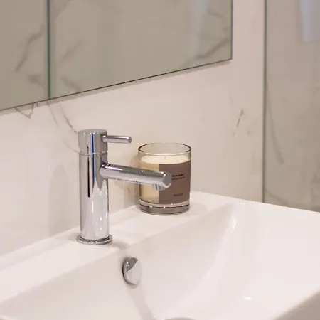 Gaia Elegant With Patio By Lovelystay