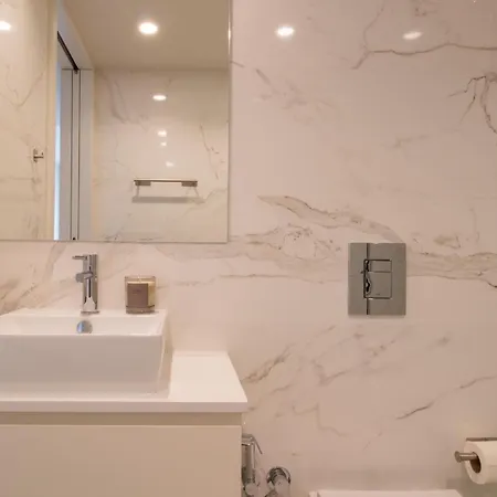 Gaia Elegant With Patio By Lovelystay * פורטו