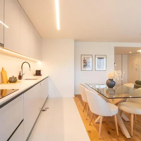 Gaia Elegant With Patio By Lovelystay פורטו