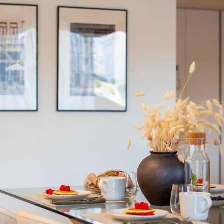 Gaia Elegant With Patio By Lovelystay *