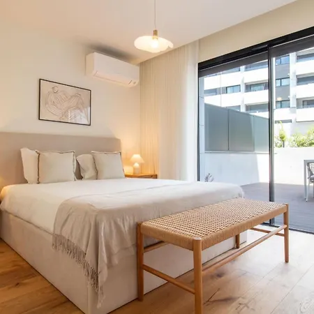 Apartment Gaia Elegant With Patio By Lovelystay Porto