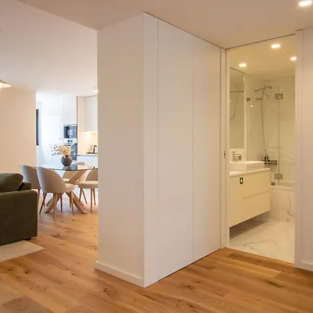 Gaia Elegant With Patio By Lovelystay