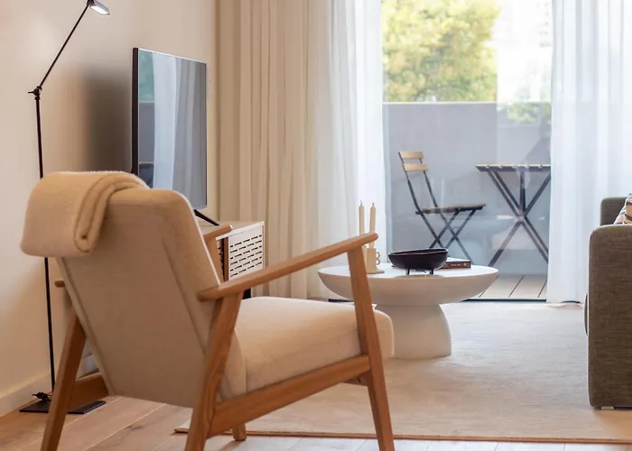 Gaia Elegant With Patio By Lovelystay