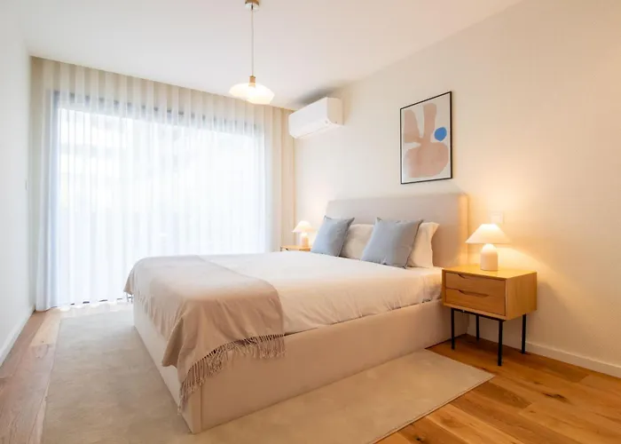 Gaia Elegant With Patio By Lovelystay