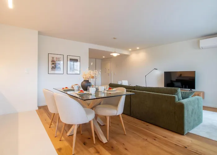 Apartmán Gaia Elegant With Patio By Lovelystay *