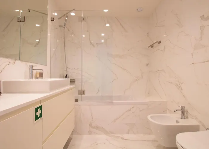 Gaia Elegant With Patio By Lovelystay