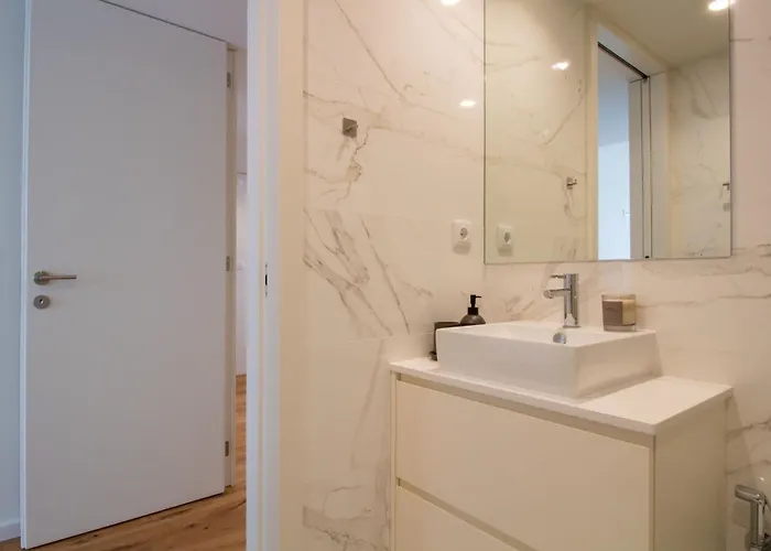 Gaia Elegant With Patio By Lovelystay