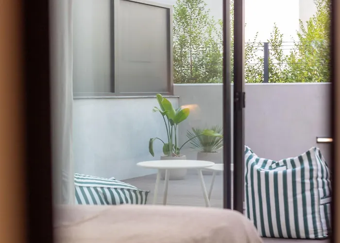 Gaia Elegant With Patio By Lovelystay