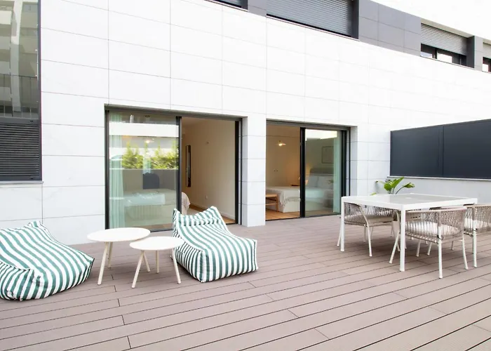 Apartmán Gaia Elegant With Patio By Lovelystay