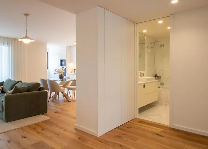 Gaia Elegant With Patio By Lovelystay