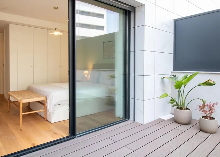 Gaia Elegant With Patio By Lovelystay *