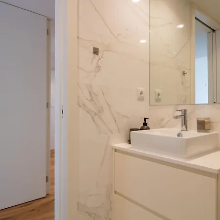 Gaia Elegant With Patio By Lovelystay