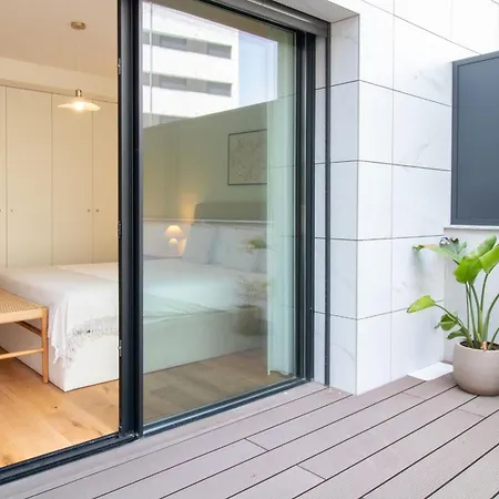 Gaia Elegant With Patio By Lovelystay *