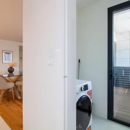 Gaia Elegant With Patio By Lovelystay Apartman