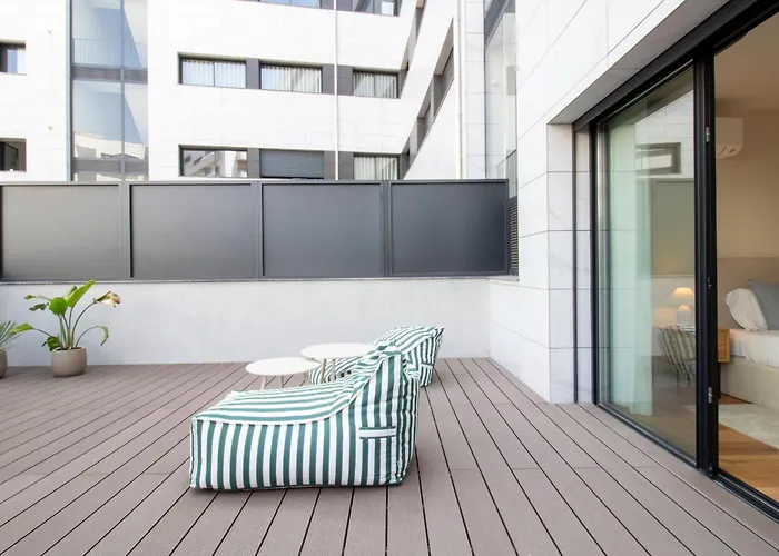 Gaia Elegant With Patio By Lovelystay *